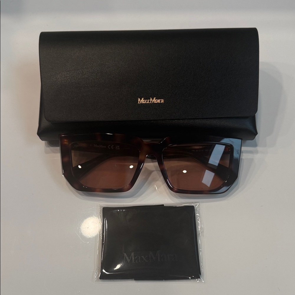 MaxMara Tortoiseshell Square Sunglasses with Brow… - image 3